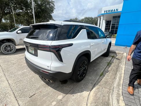Used 2024 Chevrolet Traverse LT w/ Midnight/Sport Edition FWD image 4