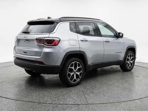 Used 2025 Jeep Compass Limited AWD/4WD image 7