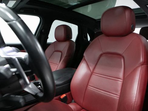 Certified 2022 Porsche Cayenne S image 5