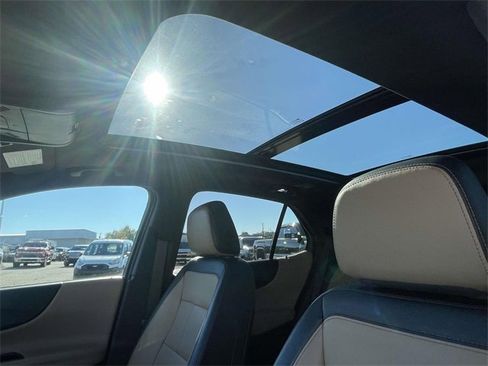 Used 2023 Chevrolet Equinox Premier image 15