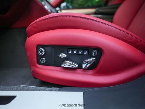 Used 2022 Bentley Flying Spur V8 image 32