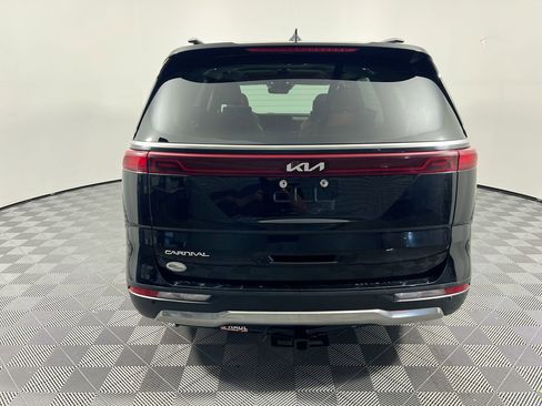 Used 2024 Kia Carnival SX Prestige image 4
