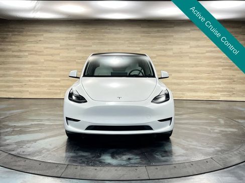 Used 2025 Tesla Model Y Long Range RWD image 9
