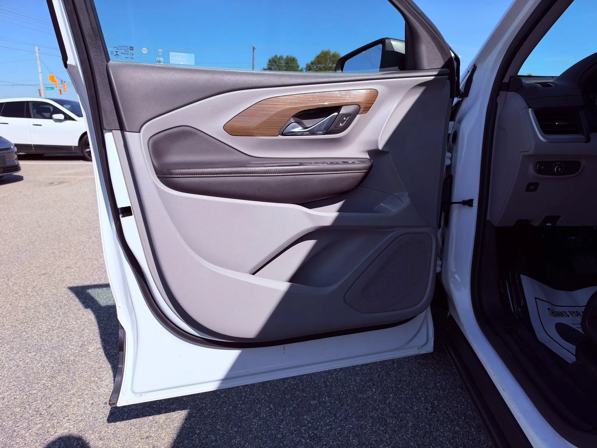 Used 2020 GMC Terrain SLE w/ Driver Convenience Package FWD image 9