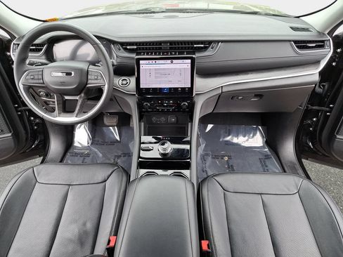 Certified 2023 Jeep Grand Cherokee L Limited w/ Luxury Tech Group II AWD/4WD image 11