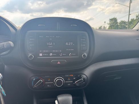 Used 2025 Kia Soul LX w/ LX Technology Package FWD image 14