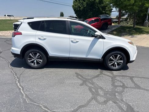 Used 2017 Toyota RAV4 XLE AWD/4WD image 2