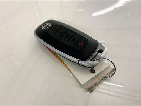 Used 2023 Nissan Rogue Platinum image 9