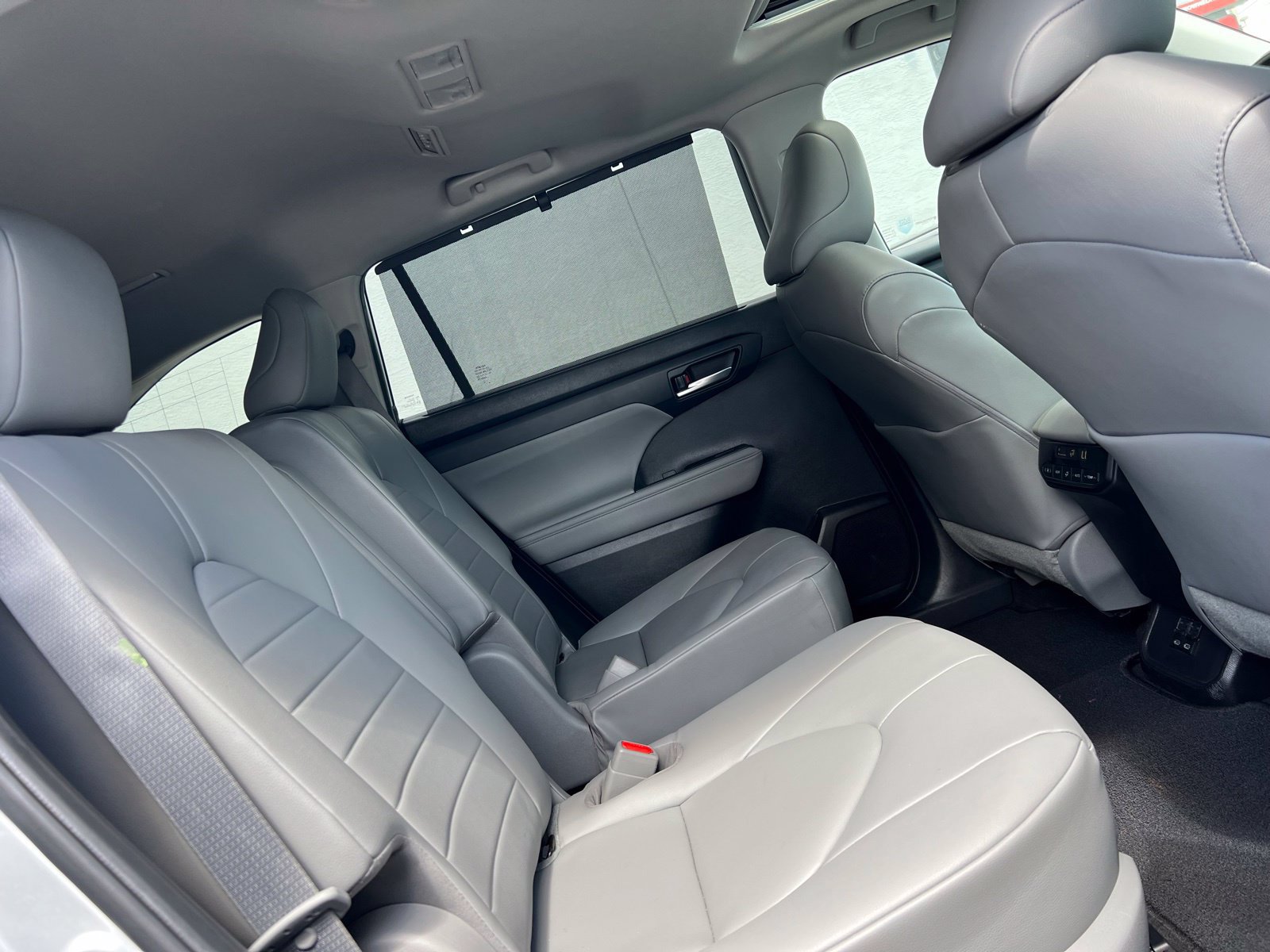Used 2023 Toyota Highlander XLE FWD image 50