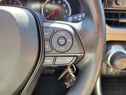 Certified 2022 Toyota RAV4 LE image 32