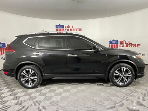 Used 2019 Nissan Rogue SV w/ Premium Package FWD image 2