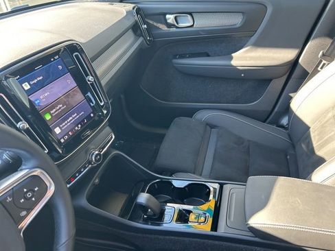 Certified 2025 Volvo XC40 B5 Plus image 19