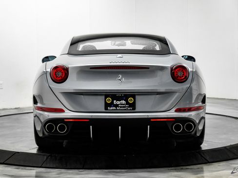 Used 2016 Ferrari California T image 12