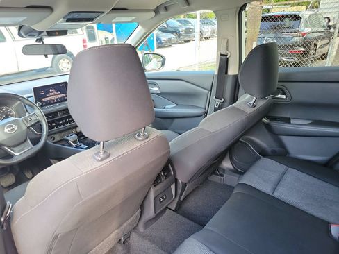 Used 2025 Nissan Rogue SV AWD/4WD image 15