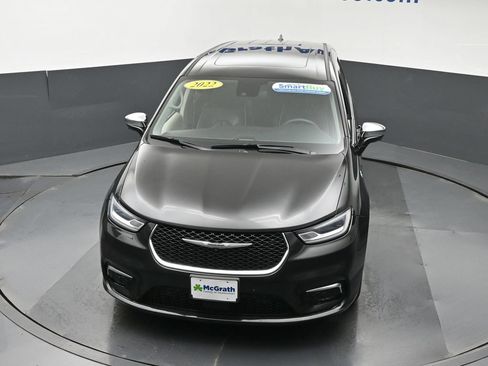 Used 2022 Chrysler Pacifica Limited w/ Uconnect Theater Family Group FWD image 26