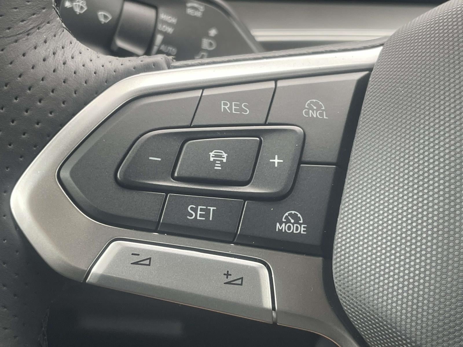 New 2026 Volkswagen Tiguan SE R-Line AWD/4WD image 21