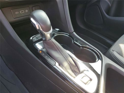 Used 2020 Buick Encore GX Select image 29