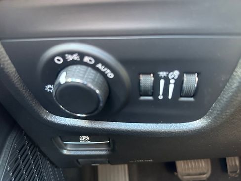 New 2025 Jeep Grand Cherokee Altitude image 18