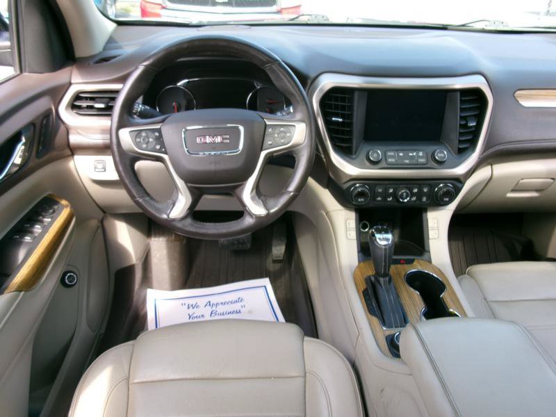 Used 2017 GMC Acadia Denali w/ Technology Package FWD image 10