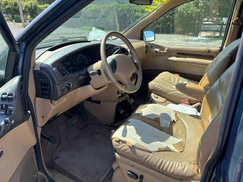 Used 2000 Chrysler Town & Country LXi FWD image 9