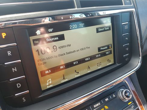 Used 2018 Lincoln Continental Reserve AWD/4WD image 21