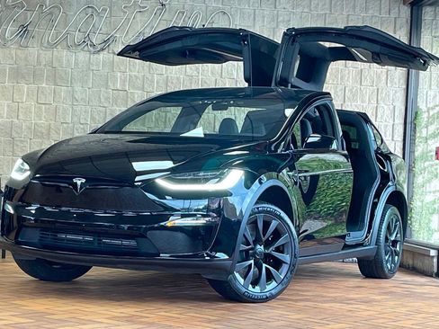 Used 2022 Tesla Model X Plaid image 2