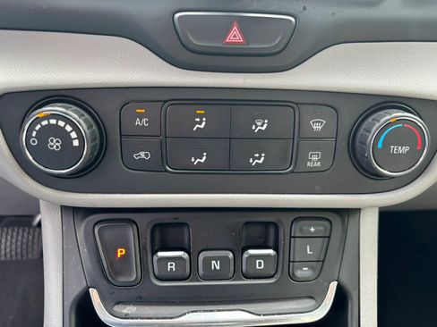 Used 2020 GMC Terrain SLE FWD image 21