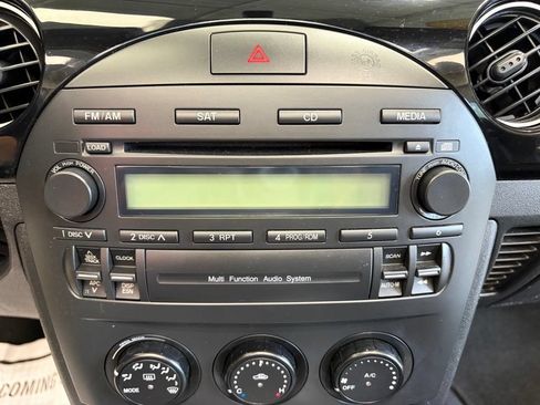 Used 2007 MAZDA MX-5 Miata Touring RWD image 11