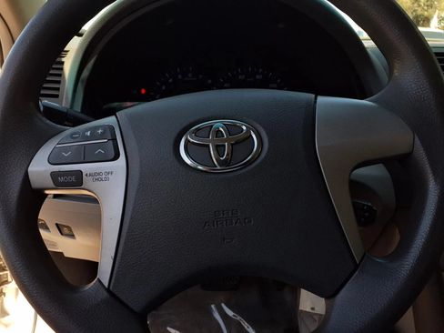 Used 2010 Toyota Camry LE FWD image 13
