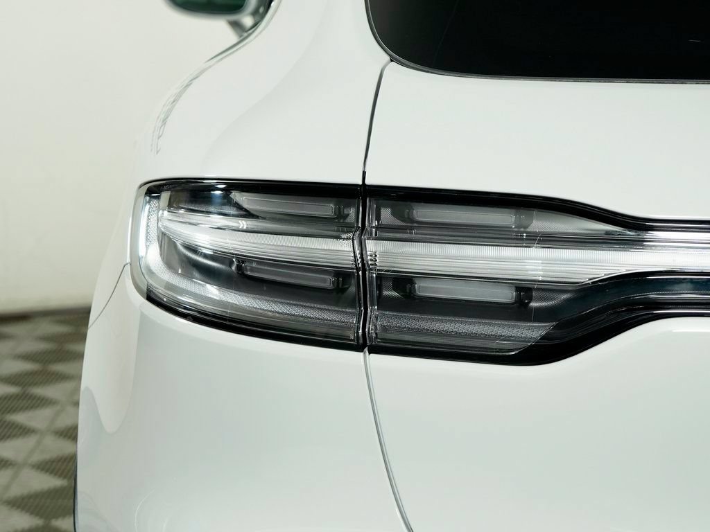 Used 2026 Porsche Macan AWD/4WD image 12