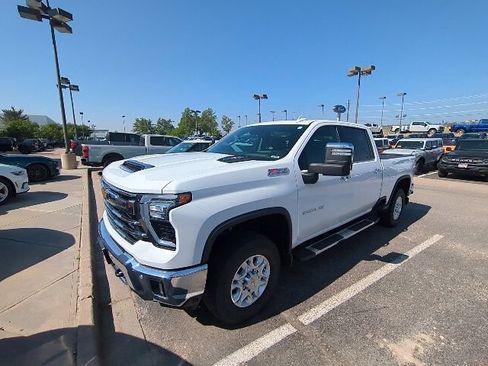 Used 2024 Chevrolet Silverado 2500 LTZ w/ LTZ Premium Package AWD/4WD image 2