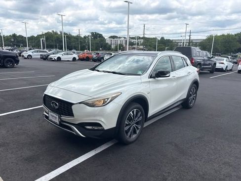 Used 2018 INFINITI QX30 Premium w/ Navigation Package AWD/4WD image 2