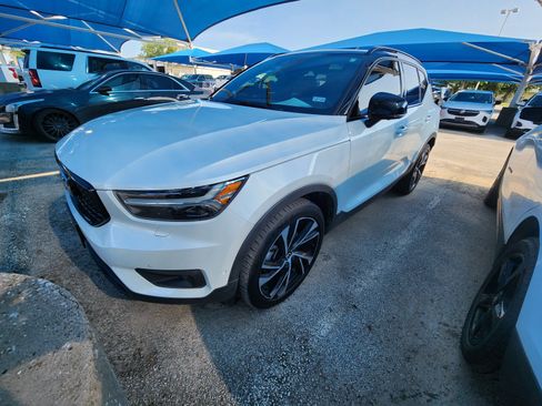 Used 2021 Volvo XC40 T5 R-Design w/ Advanced Package AWD/4WD image 2