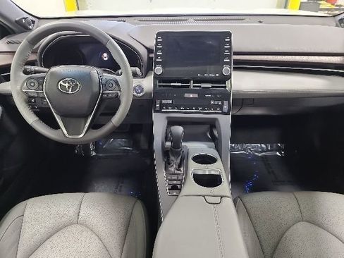 Used 2019 Toyota Avalon Limited w/ Advanced Safety Package FWD image 2