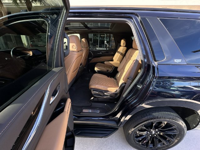Used 2024 Cadillac Escalade Premium Luxury AWD/4WD image 29