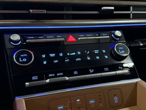 Used 2025 Hyundai Santa Fe Limited image 22