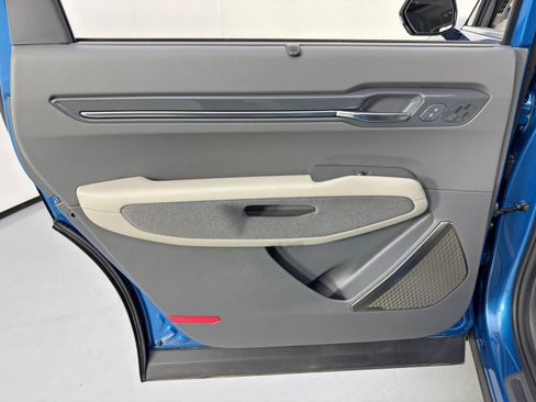 Used 2024 Kia EV9 Land image 45