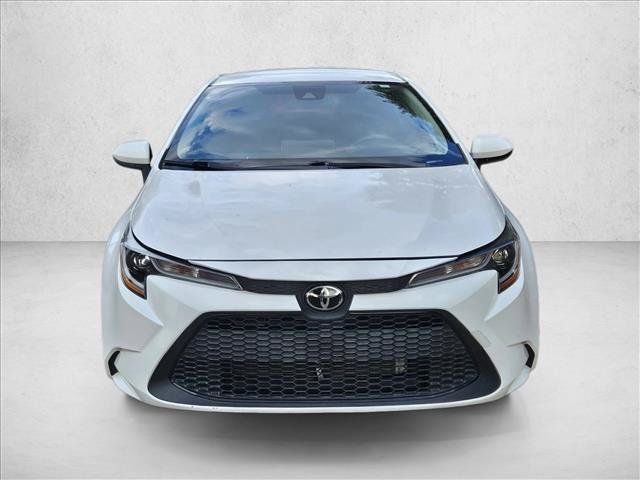 Used 2021 Toyota Corolla LE FWD image 2