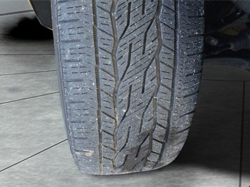 Used 2023 Buick Enclave Essence w/ LPO, Touring Package image 30