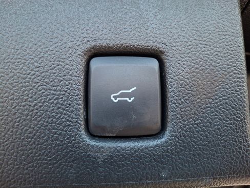 Certified 2022 Ford Escape SE w/ SE Sport Appearance Package image 30