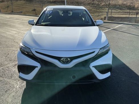 Used 2024 Toyota Camry SE image 9