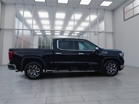 Used 2022 GMC Sierra 1500 SLT w/ SLT Convenience Package image 9
