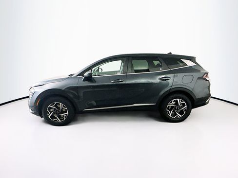 Used 2025 Kia Sportage LX image 4