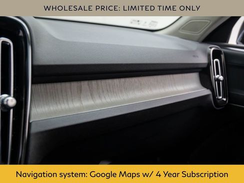 Used 2025 Volvo XC40 B5 Plus image 27