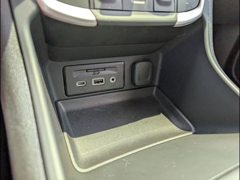 Used 2024 GMC Terrain SLE w/ Driver Convenience Package FWD image 21