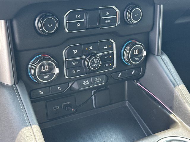 Used 2022 Chevrolet Tahoe Z71 w/ Luxury Package AWD/4WD image 38