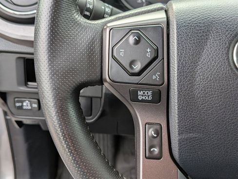 Used 2017 Toyota Tacoma TRD Sport image 18