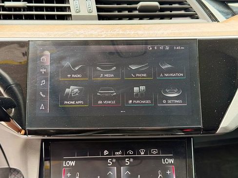 Used 2019 Audi e-tron Prestige image 32