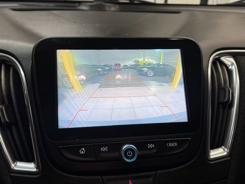 Used 2018 Chevrolet Malibu LT image 32