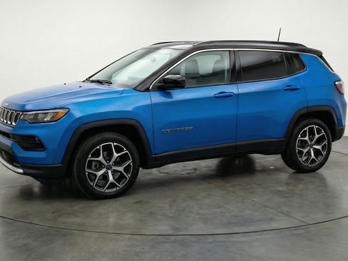 Used 2025 Jeep Compass Limited AWD/4WD image 3